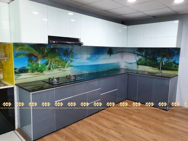Những mẫu tủ bếp Vạn Phú Thành lắp đặt cho khách hàng đều vừa vặn với không gian bếp. Mang đến tổng thể hoàn hảo. 