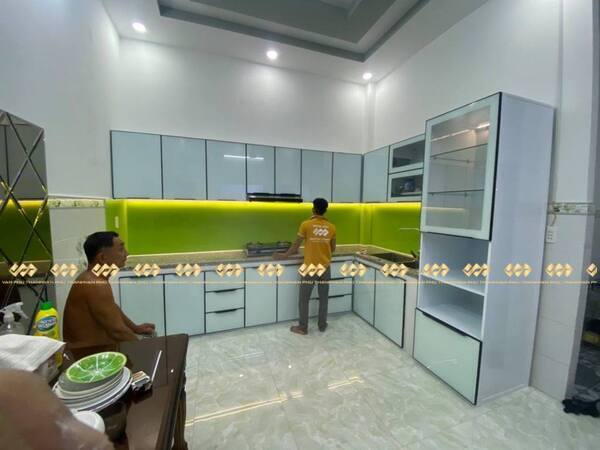 Vạn Phú Thành chuyên gia công, lắp đặt tủ bếp các loại chất lượng với giá tốt.
