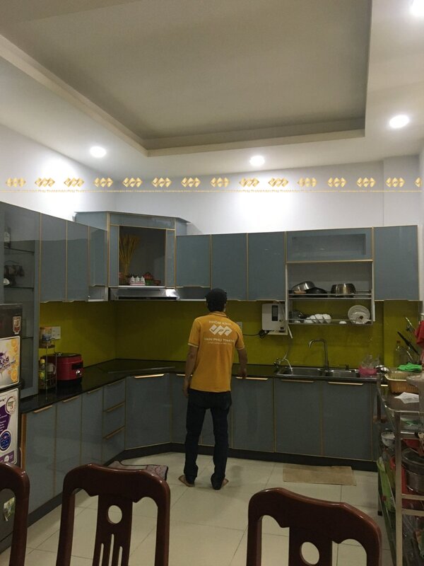 Tủ bếp hợp kim cũng đang được ưa chuộng tại Vạn Phú Thành.