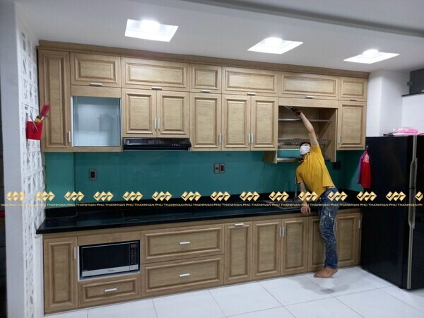 Vạn Phú Thành có kinh nghiệm nhiều năm trong việc thi công, lắp đặt tủ bếp.
