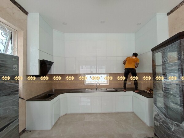 Tủ bếp nhôm kính đẹp, dễ vệ sinh với giá thành phải chăng là sự lựa chọn tốt cho người tiêu dùng.