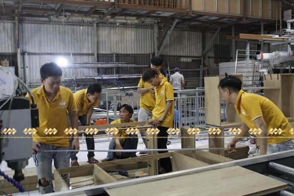 Vạn Phú Thành là đơn vị thi công, lắp đặt tủ bếp uy tín hiện nay.