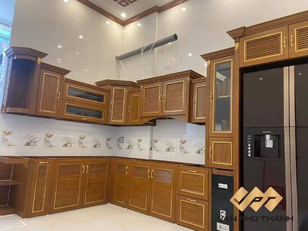 Tủ bếp nhôm nội thất Omega Deco đẹp với các đường chỉ vàng