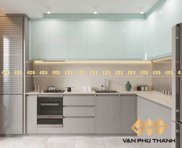 Tủ bếp trên giúp tăng không gian chứa đồ đồng thời đem lại sự cân bằng cho tổng thể nội thất nhà bếp