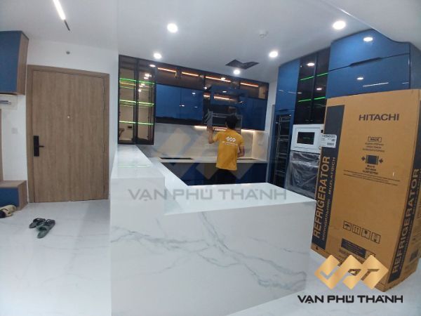 Công trình tủ bếp cánh kính khung inox tại chung cư Diamond Alnata Tân Phú, TPHCM